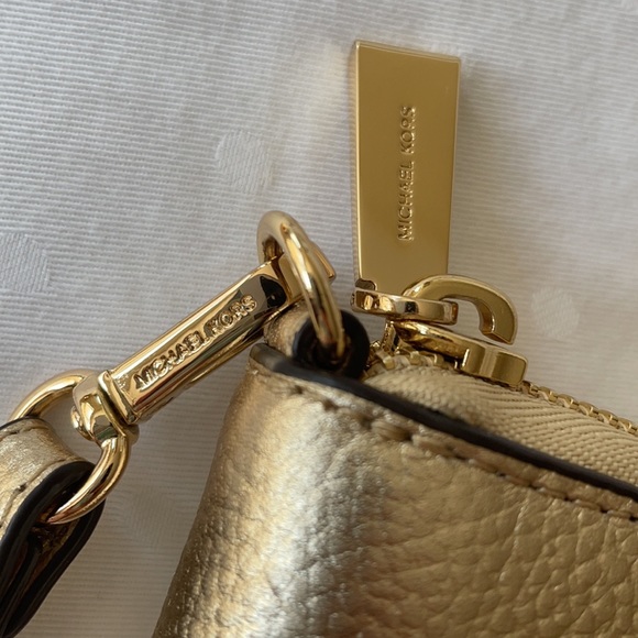 Michael Kors metallic wristlet - Picture 2 of 10